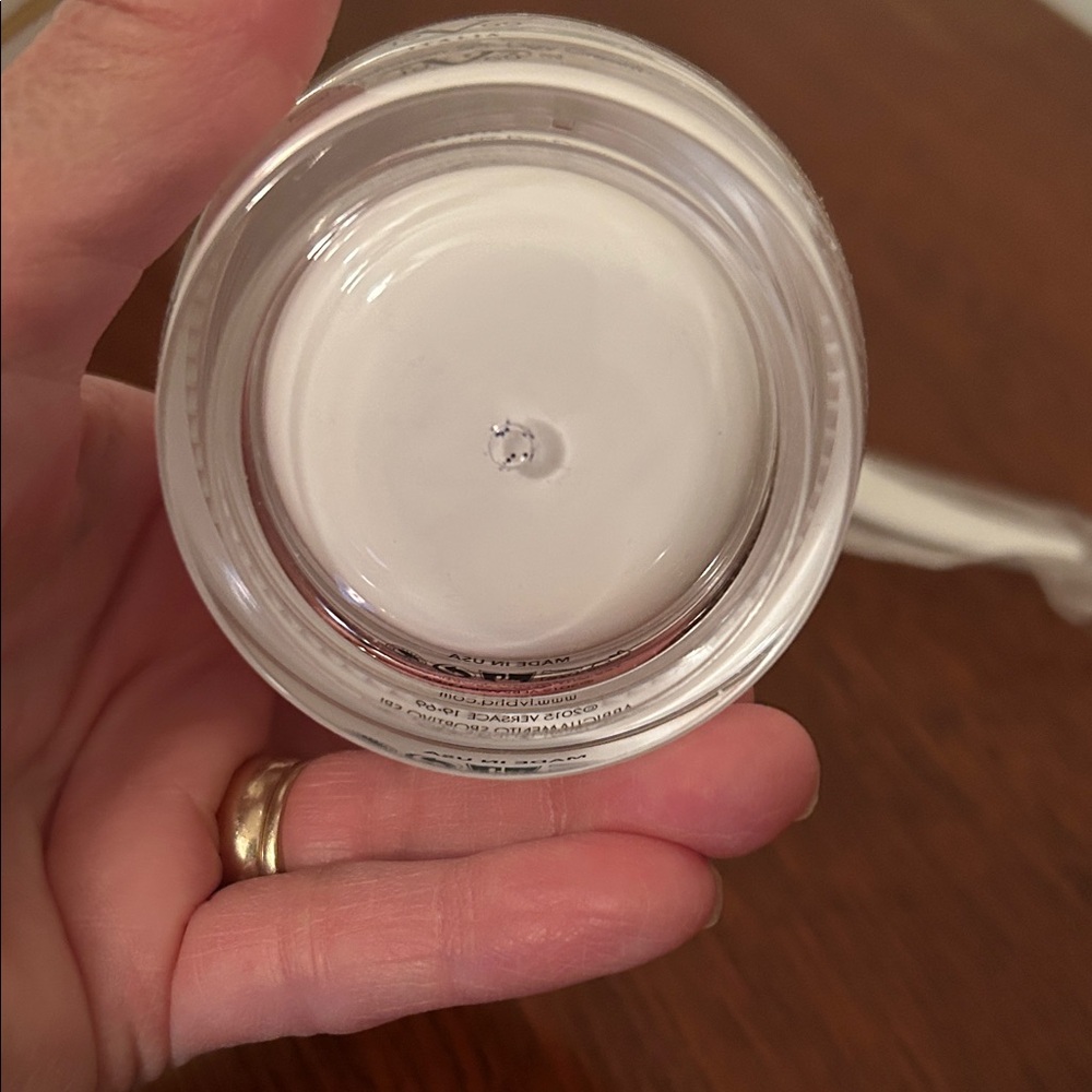 Versace Idra Totale Moisturizer - White and Gold - Picture 7 of 9